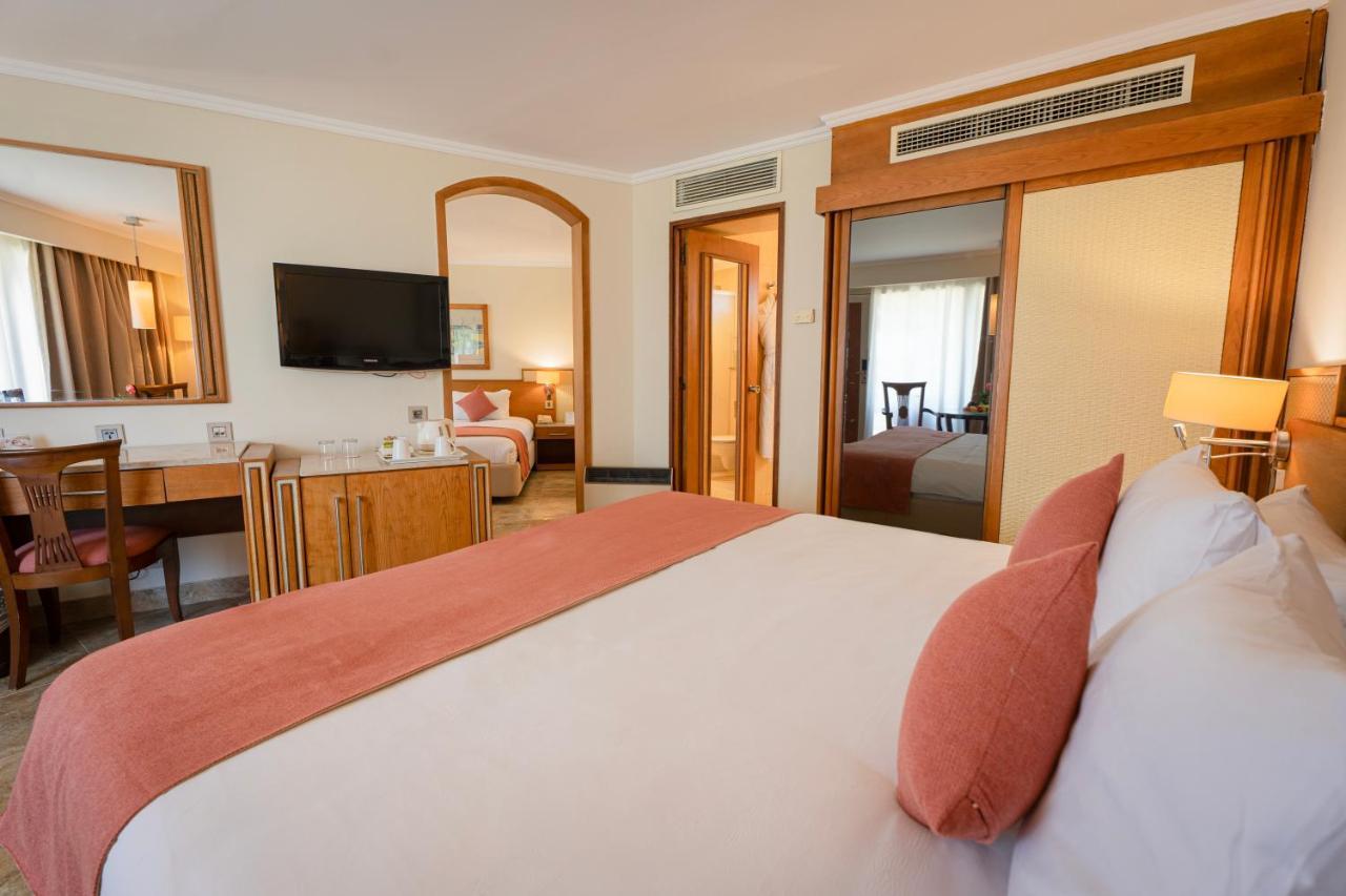 Jolie Ville Hotel & Spa Kings Island Luxor Buitenkant foto A suite at the Hilton London Heathrow