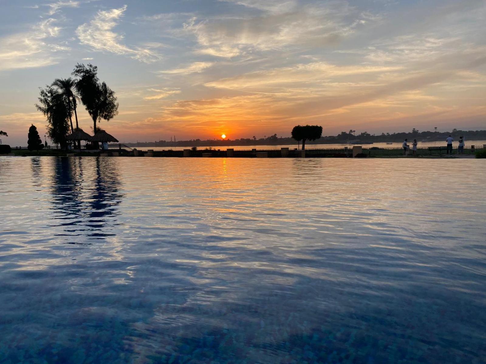 Jolie Ville Hotel & Spa Kings Island Luxor Buitenkant foto Sunset at the lagoon