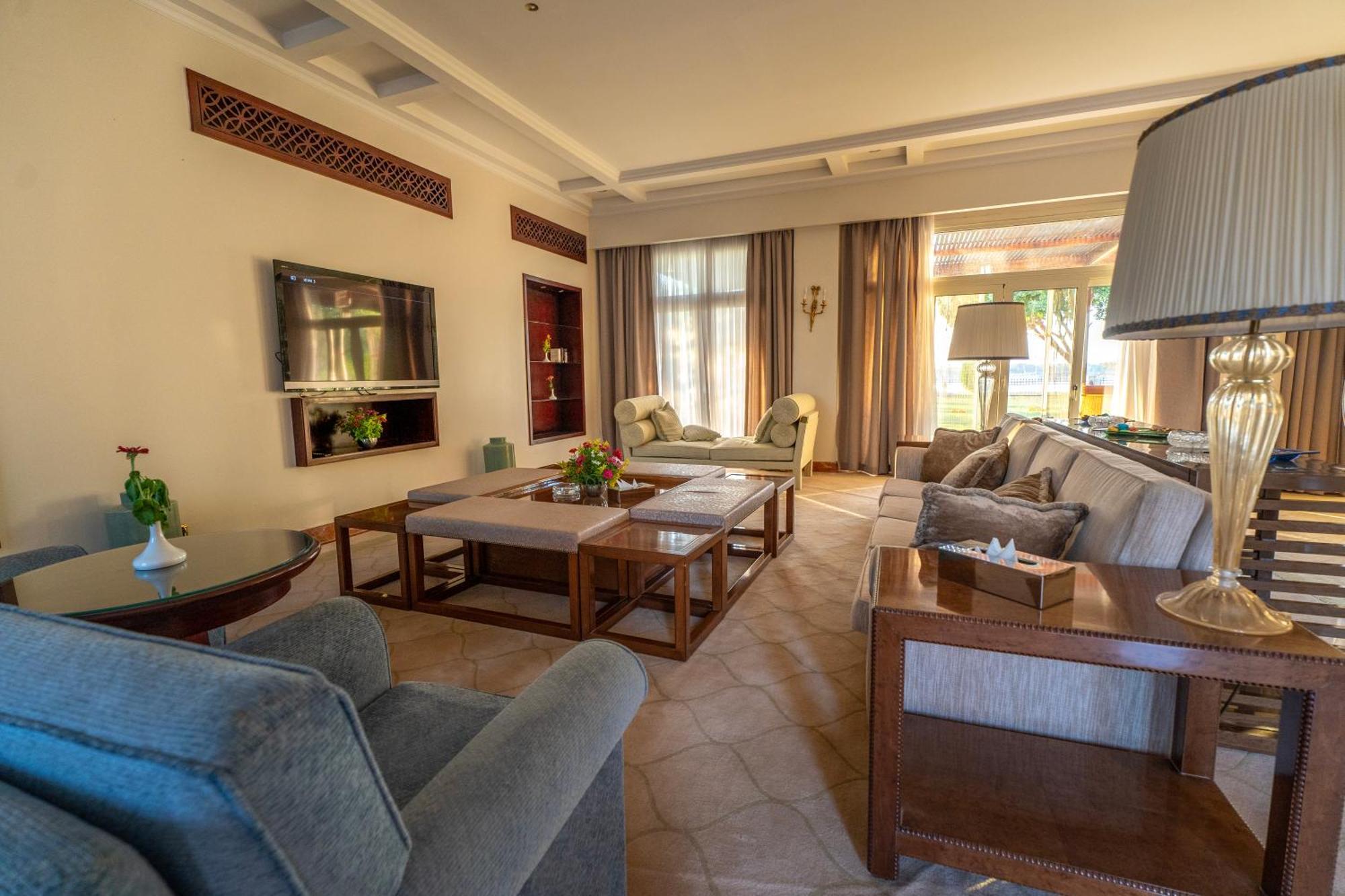 Jolie Ville Hotel & Spa Kings Island Luxor Buitenkant foto A suite at the hotel