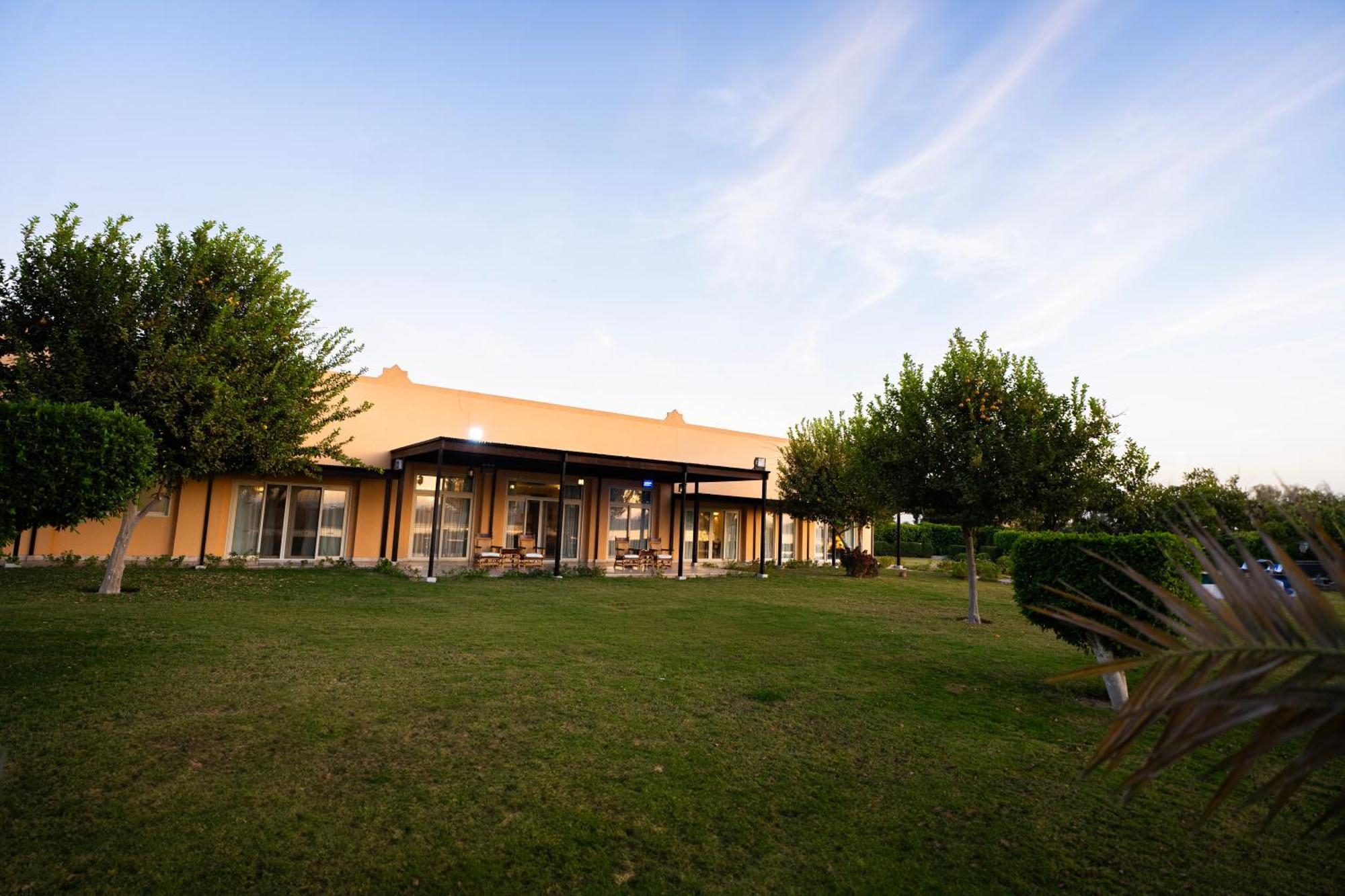 Jolie Ville Hotel & Spa Kings Island Luxor Buitenkant foto The clubhouse at the club's headquarters in the village of Kfar Saba
