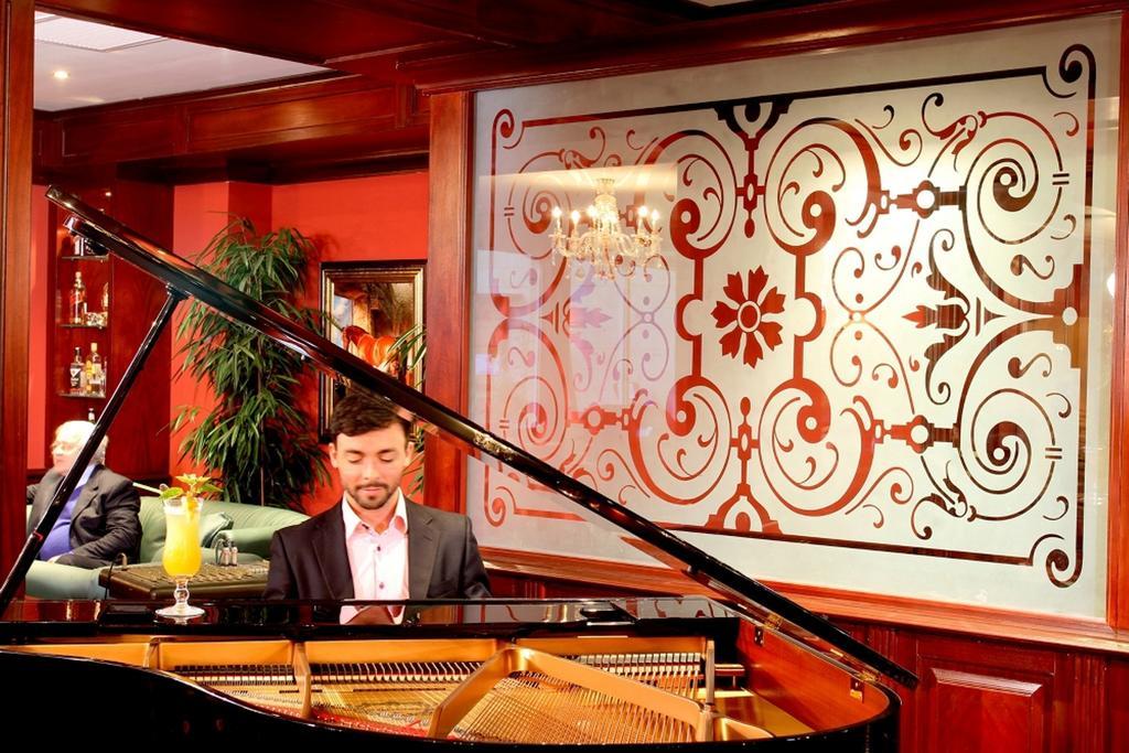 Jolie Ville Hotel & Spa Kings Island Luxor Buitenkant foto The piano bar