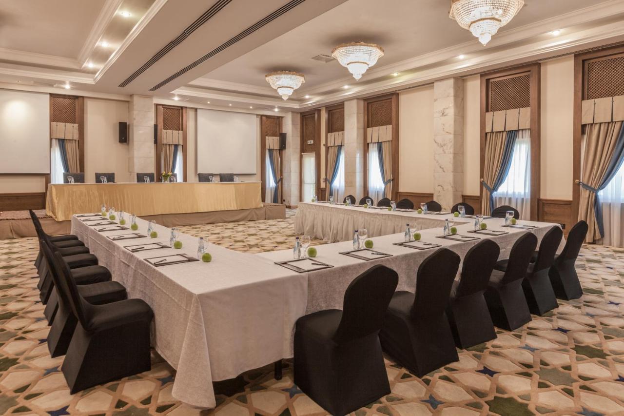 Jolie Ville Hotel & Spa Kings Island Luxor Buitenkant foto Meeting room at the hotel