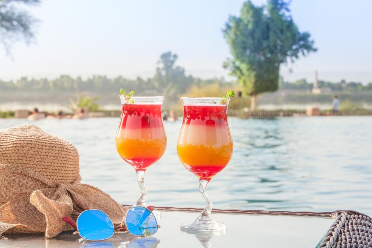 Jolie Ville Hotel & Spa Kings Island Luxor Buitenkant foto A layered strawberry and mango drink