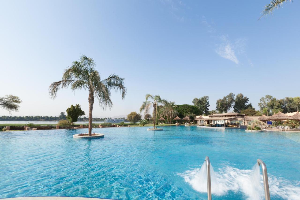 Jolie Ville Hotel & Spa Kings Island Luxor Buitenkant foto The pool at the Nile Country Club